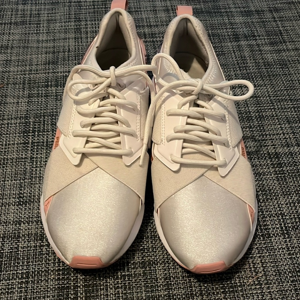 WOMENS PUMA SNEAKERS